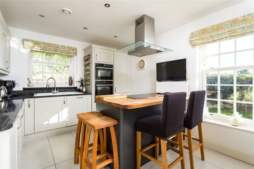 Property photo 3 of 15 Kitchen/Dining Room