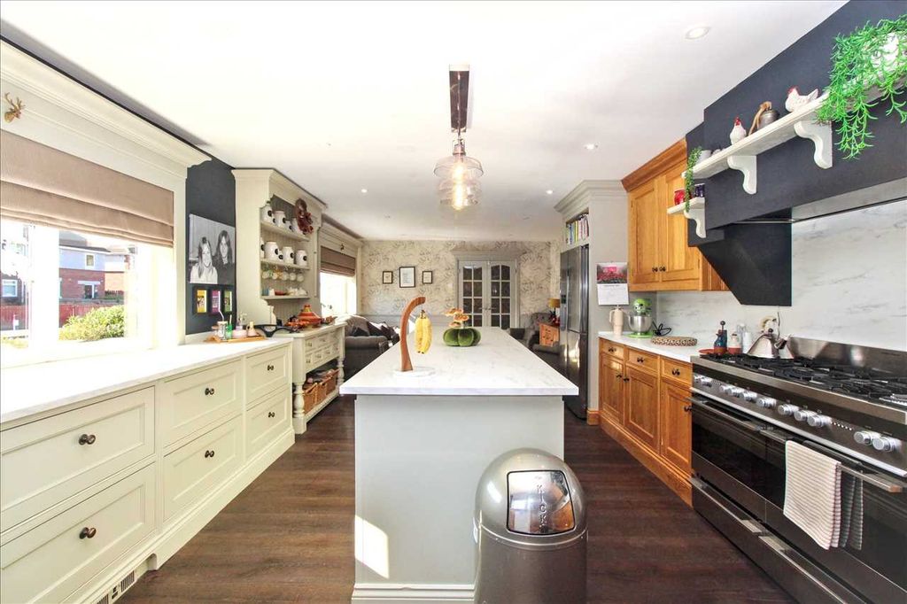 Property photo 2 of 30 Feature Photo