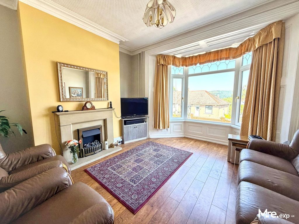 Property photo 3 of 27
