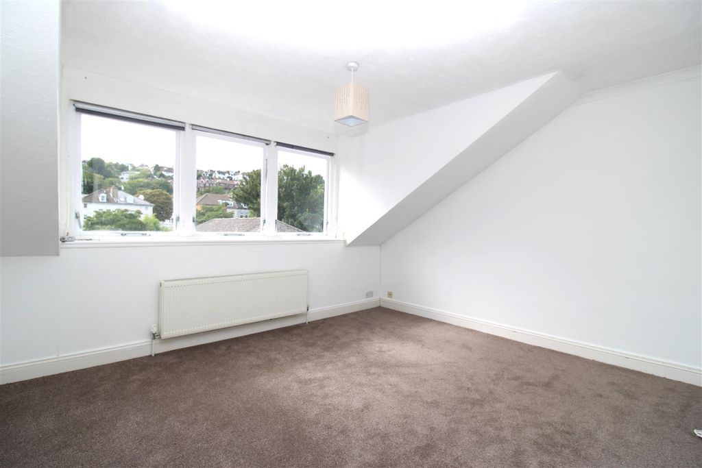 Property photo 3 of 6 Living Room