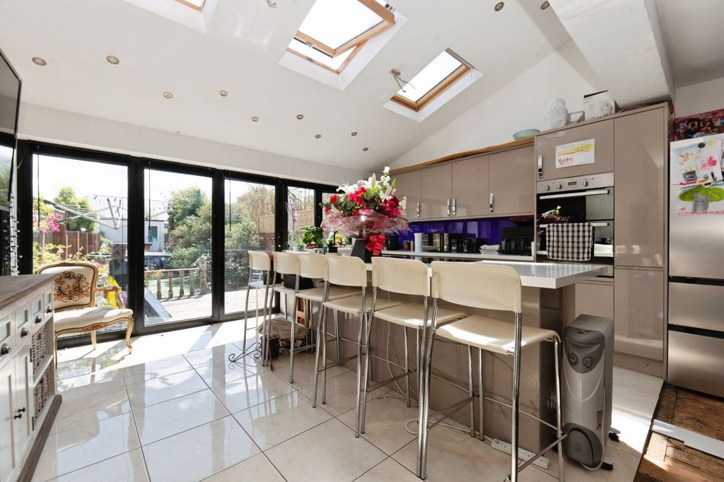 Property photo 2 of 14 Kitchen