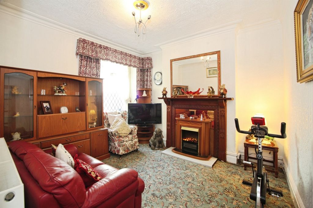 Property photo 2 of 20