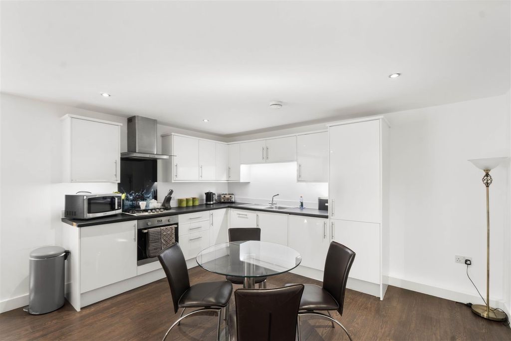 Property photo 3 of 7 Kitchen