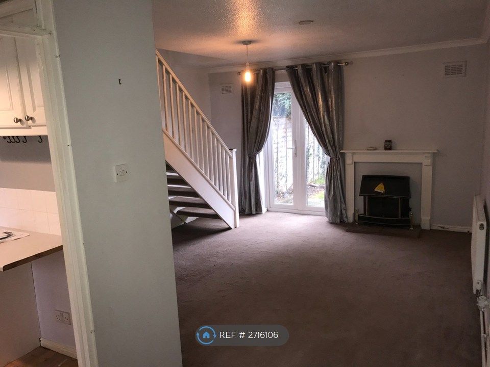 Property photo 2 of 11 Lounge