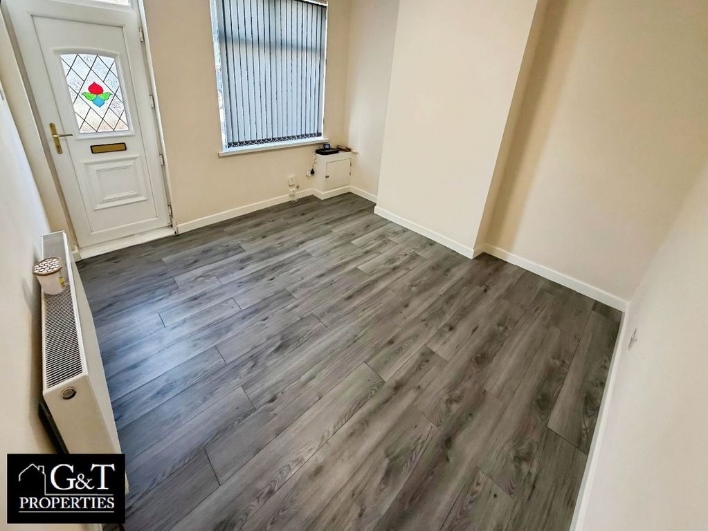 Property photo 3 of 18 Front Room