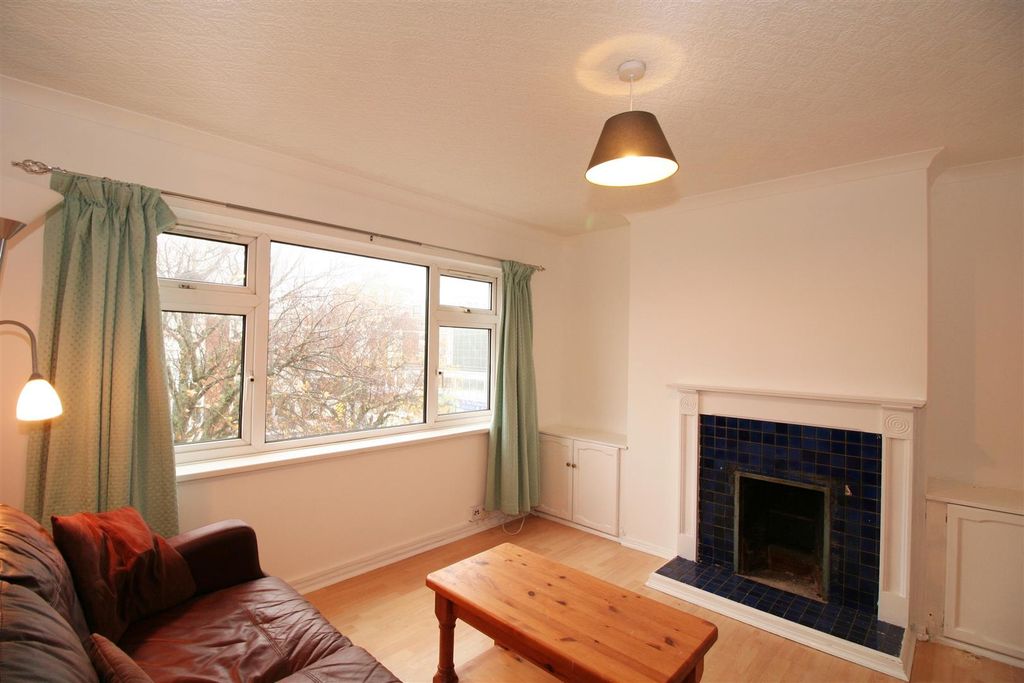 Property photo 2 of 10 Living Room(2).Jpg