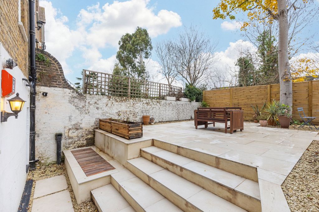 Property photo 1 of 12 4756541