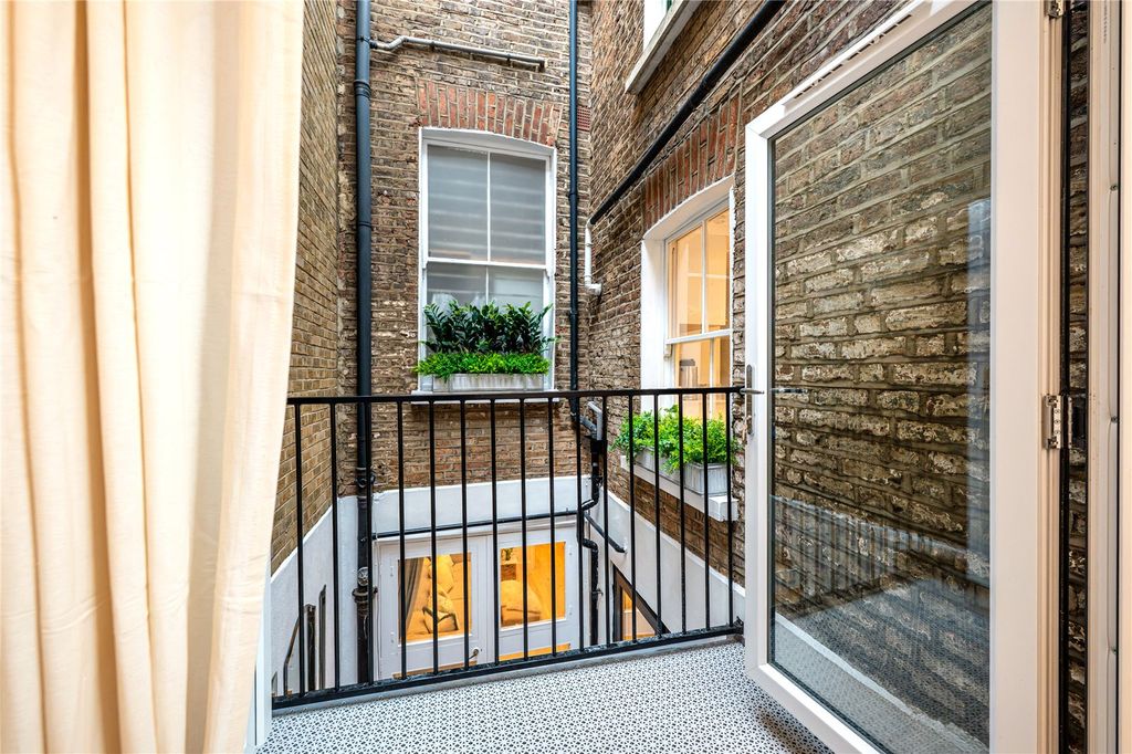 Property photo 3 of 12 Balcony