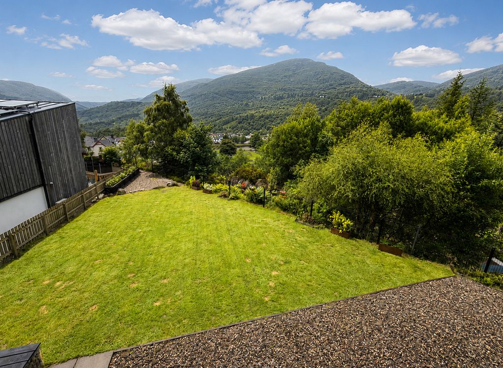 Property photo 2 of 67