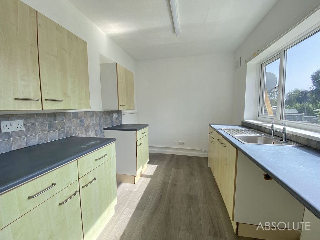 Property photo 2 of 11 Kitchen