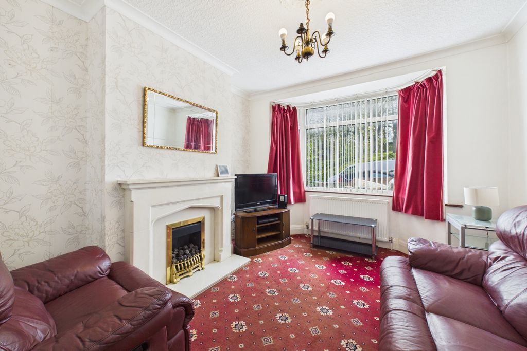 Property photo 2 of 17 Lounge