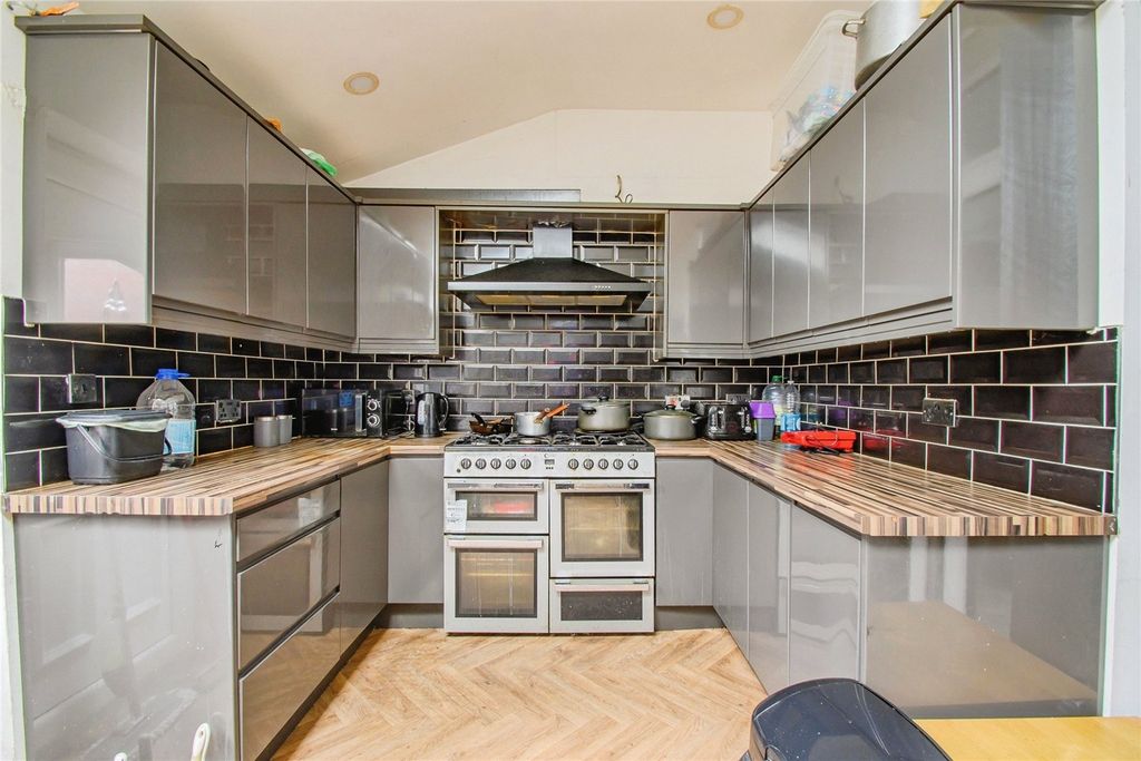 Property photo 3 of 23 Picture No. 12