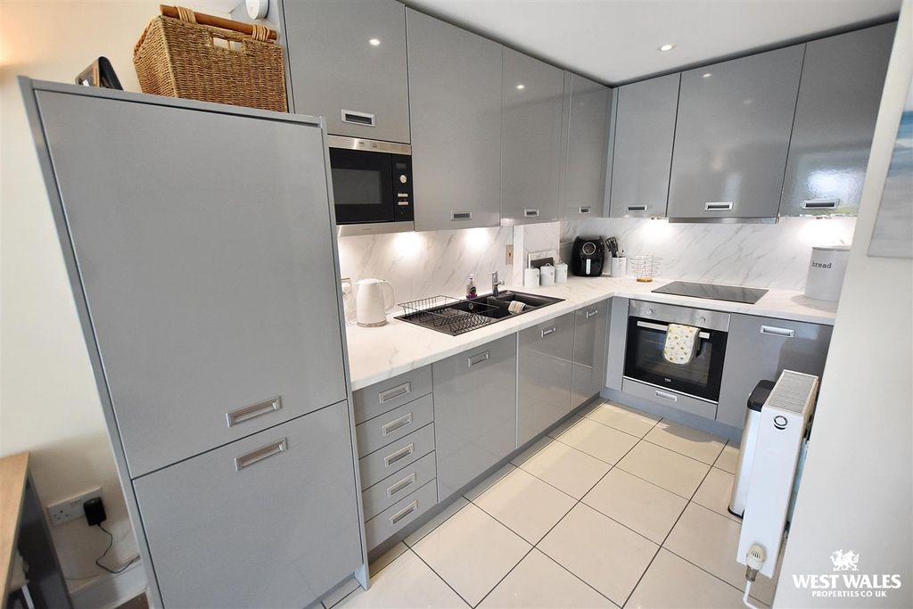 Additional image 6 of 2 bed flat for saleSt. Brides Hill, Saundersfoot SA69