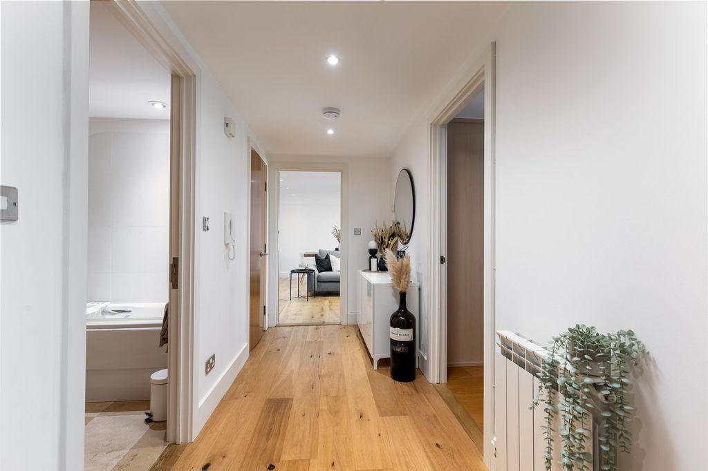 Property photo 2 of 35