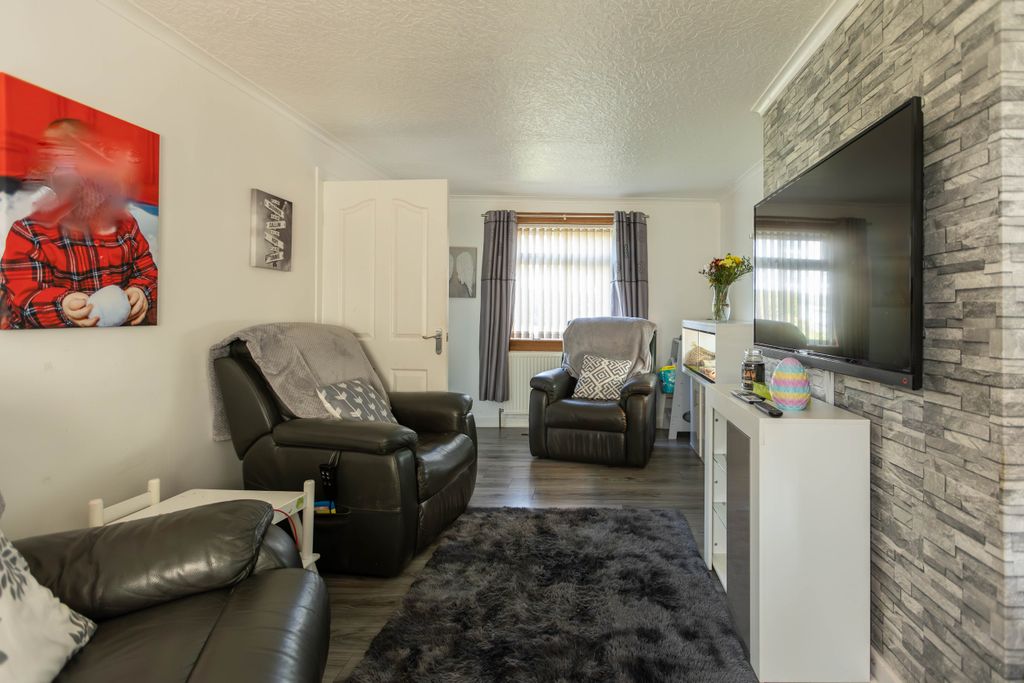 Property photo 3 of 27