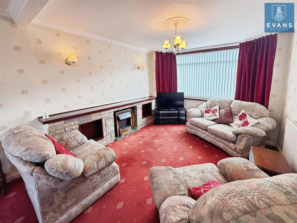 Property photo 2 of 15 Lounge