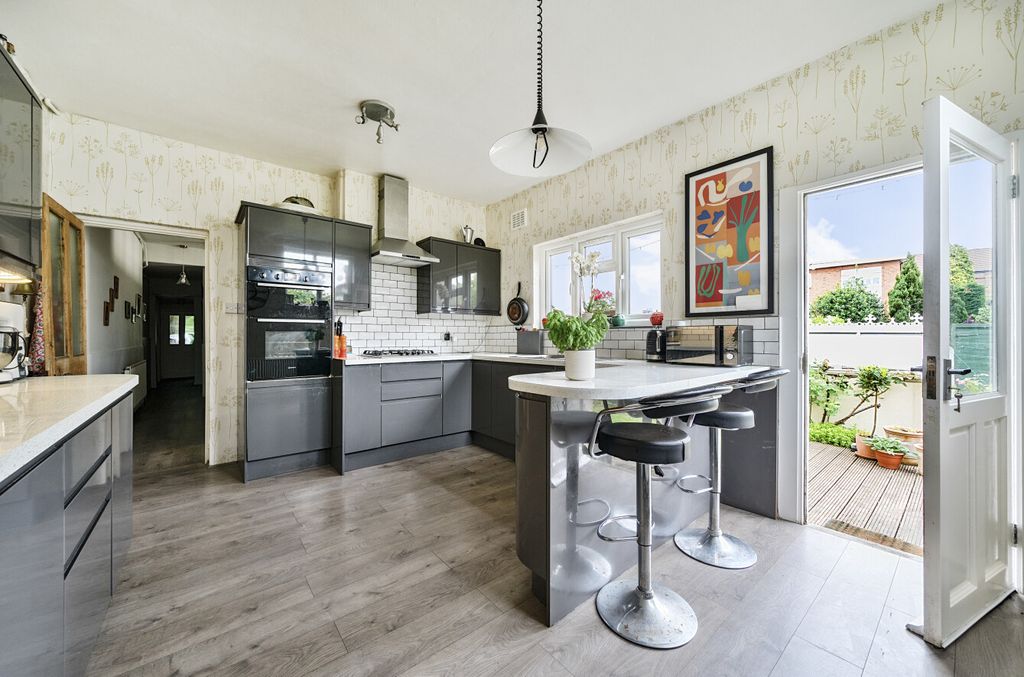 Property photo 3 of 19 1307241-8-684949B...