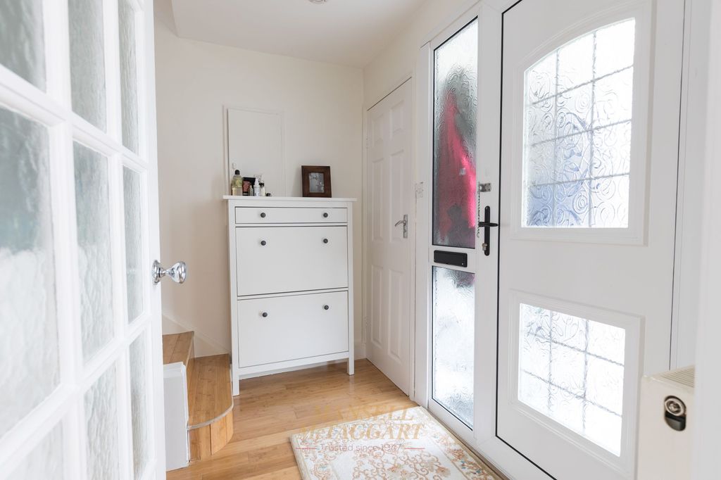 Property photo 3 of 24