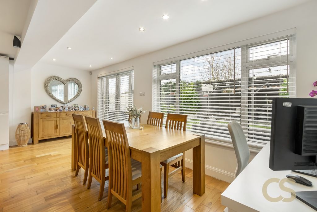 Property photo 3 of 17 722354