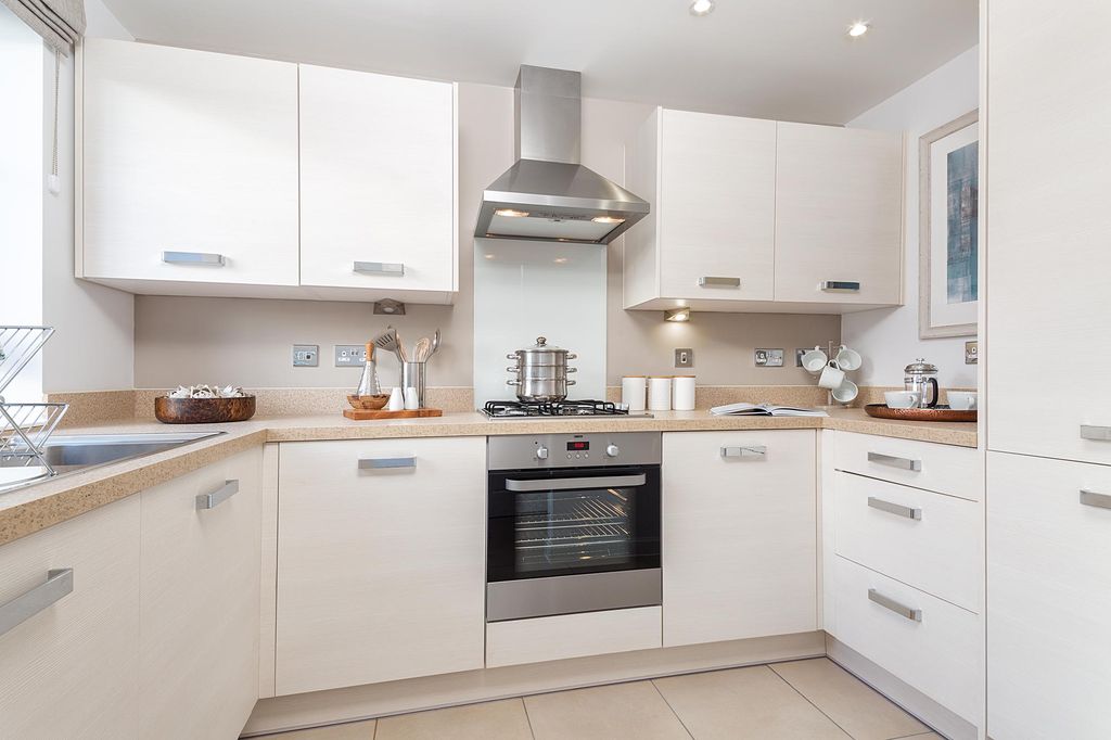 Property photo 2 of 6 Kitchen
