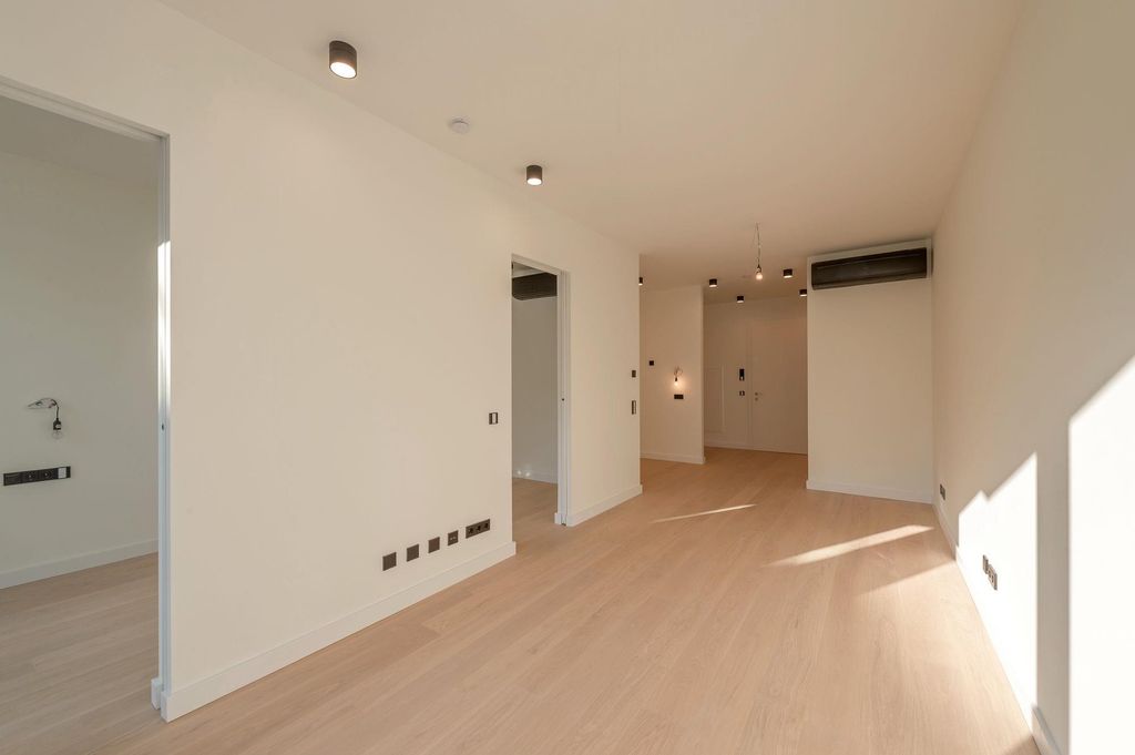 Property photo 2 of 18 Image
