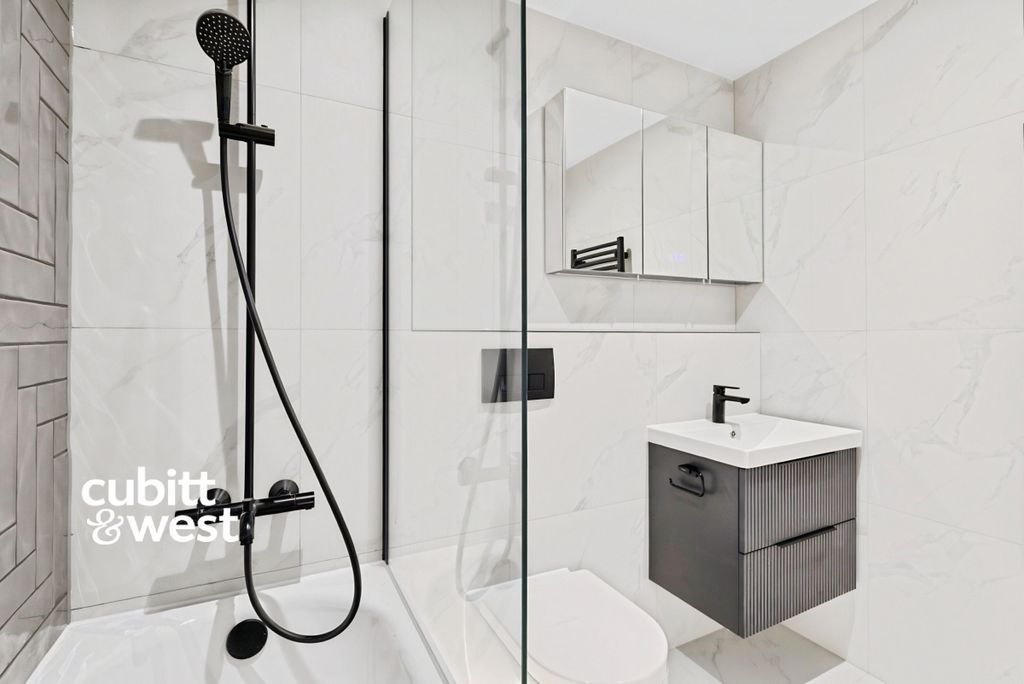 Property photo 3 of 13 Bathroom