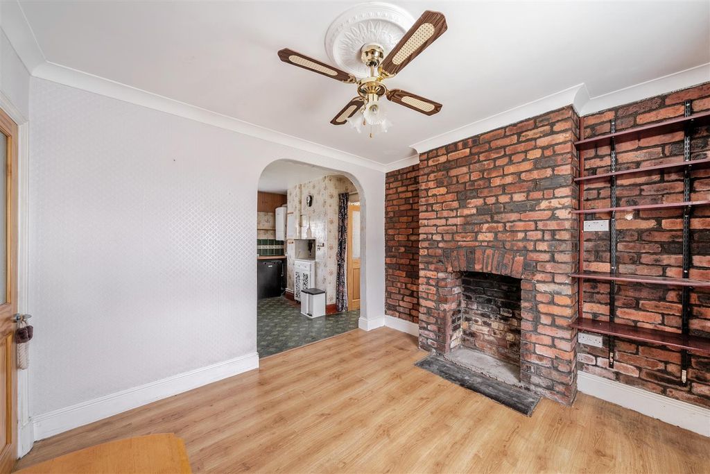 Property photo 2 of 25