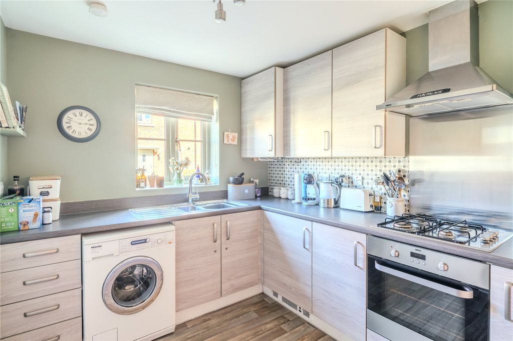 Property photo 3 of 12 Picture No. 11