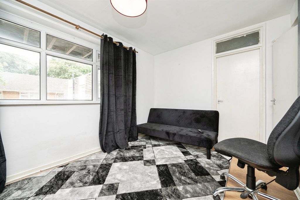 Property photo 3 of 8