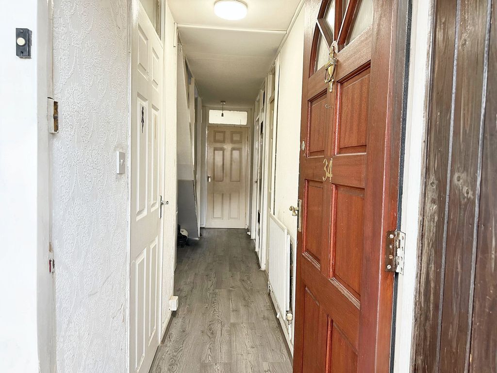 Property photo 2 of 7 Hallway
