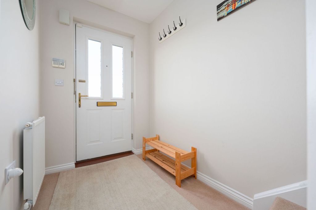 Property photo 2 of 28