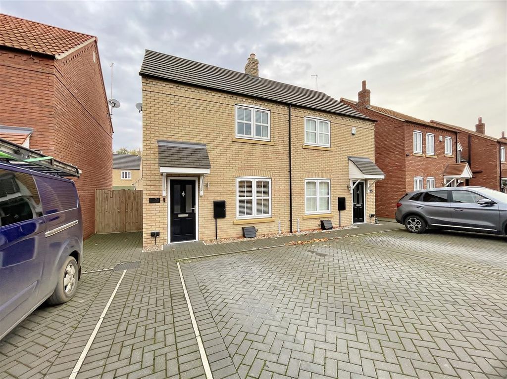 Property photo 1 of 16 Front External