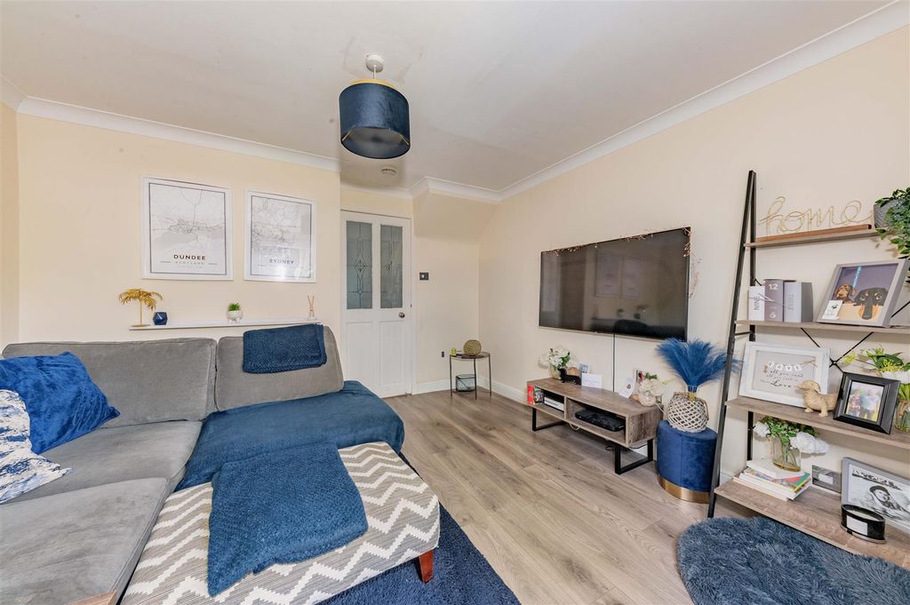 Property photo 3 of 12 160 Hawick Drive Dundee-5.Jpg