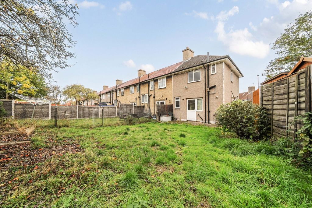 Property photo 3 of 14 Garden