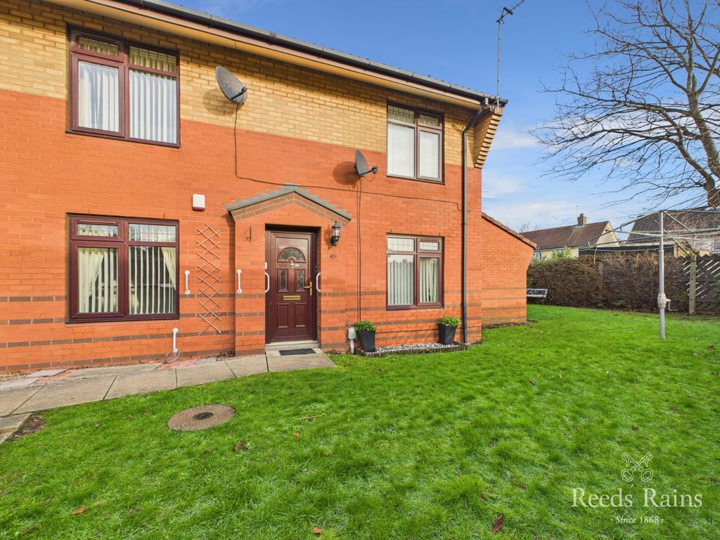 Property photo 1 of 17 Outside