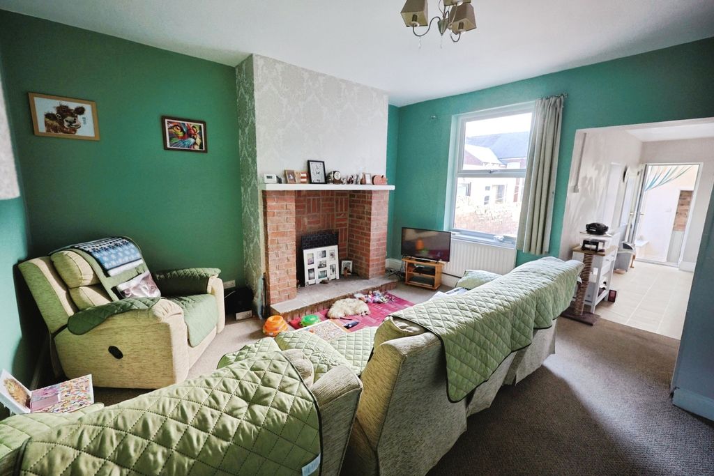 Property photo 3 of 11 Pbox-Living_Room-338732.Jpg