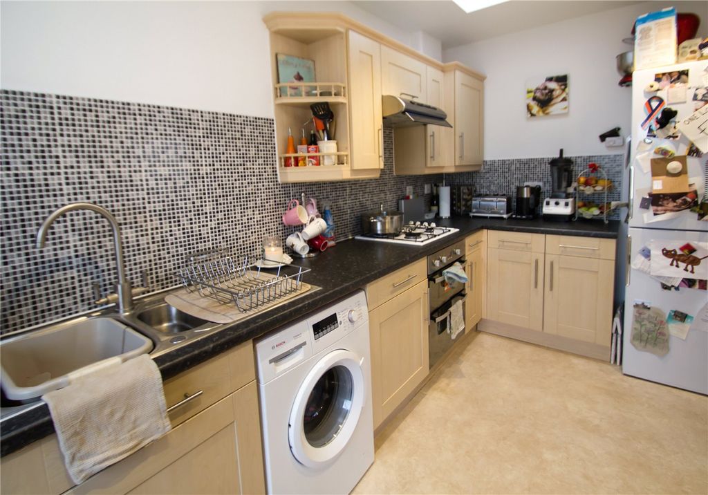 Property photo 3 of 9 Kitchen