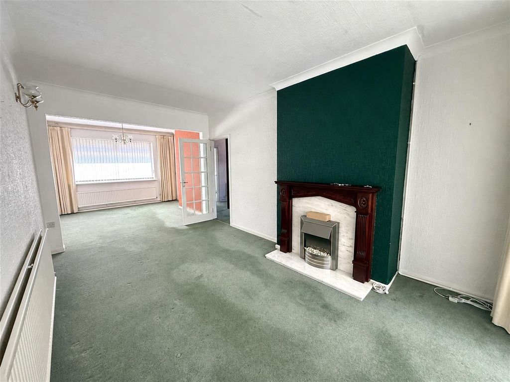 Property photo 2 of 17 New Lounge For 12 Venables.Jpg