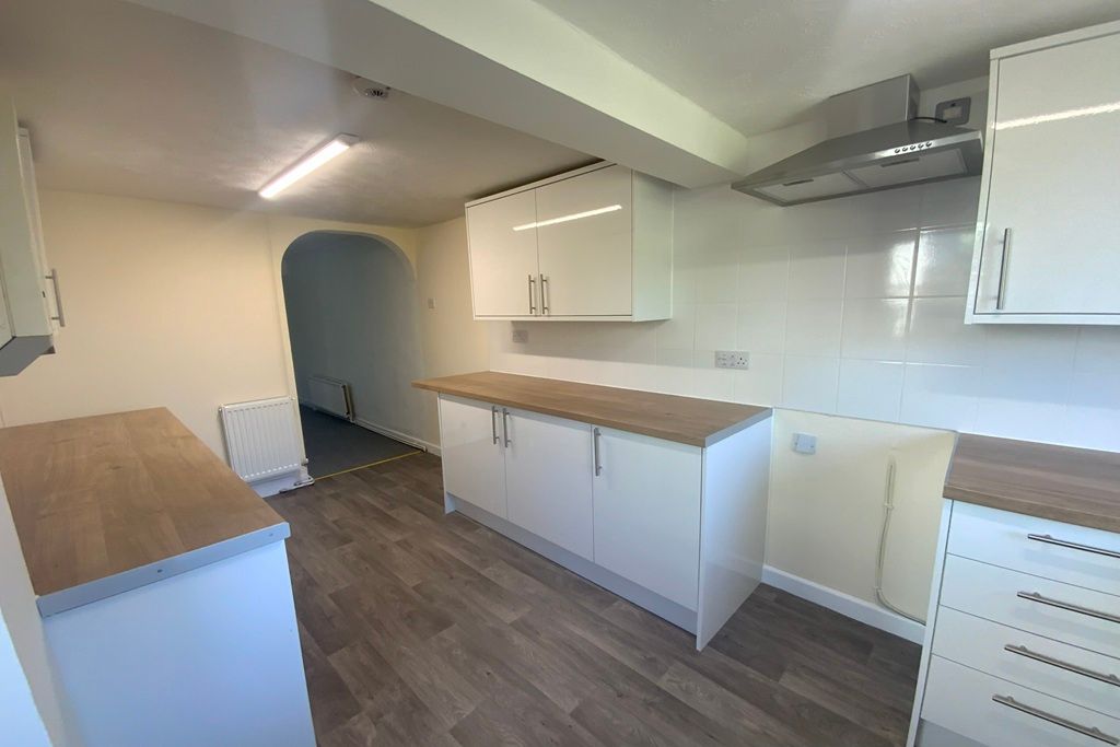 Property photo 2 of 24 Kitchen