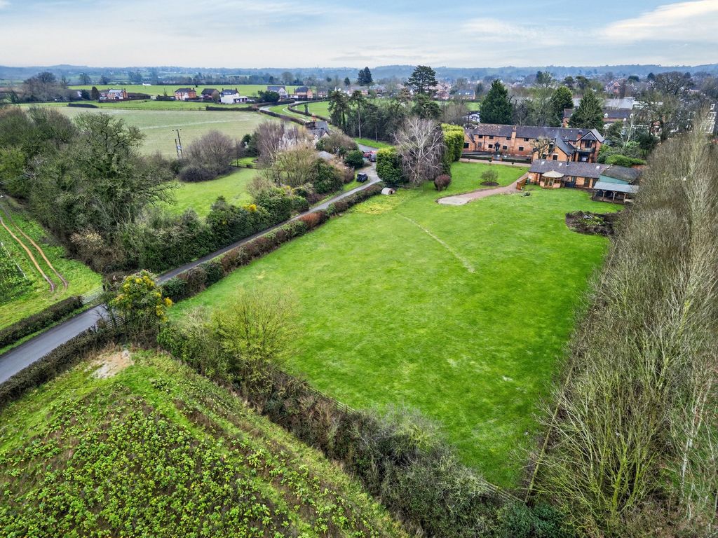 Property photo 2 of 33