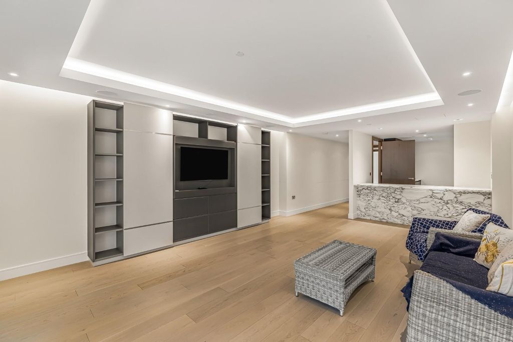 Property photo 2 of 24 Lounge