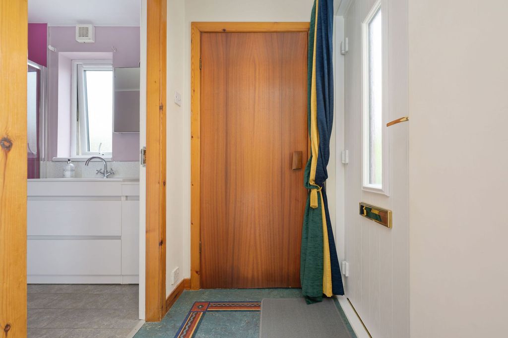 Property photo 3 of 33