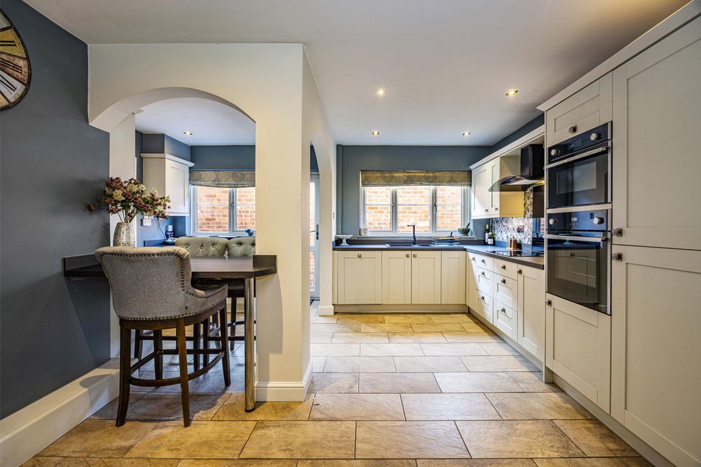 Property photo 3 of 23