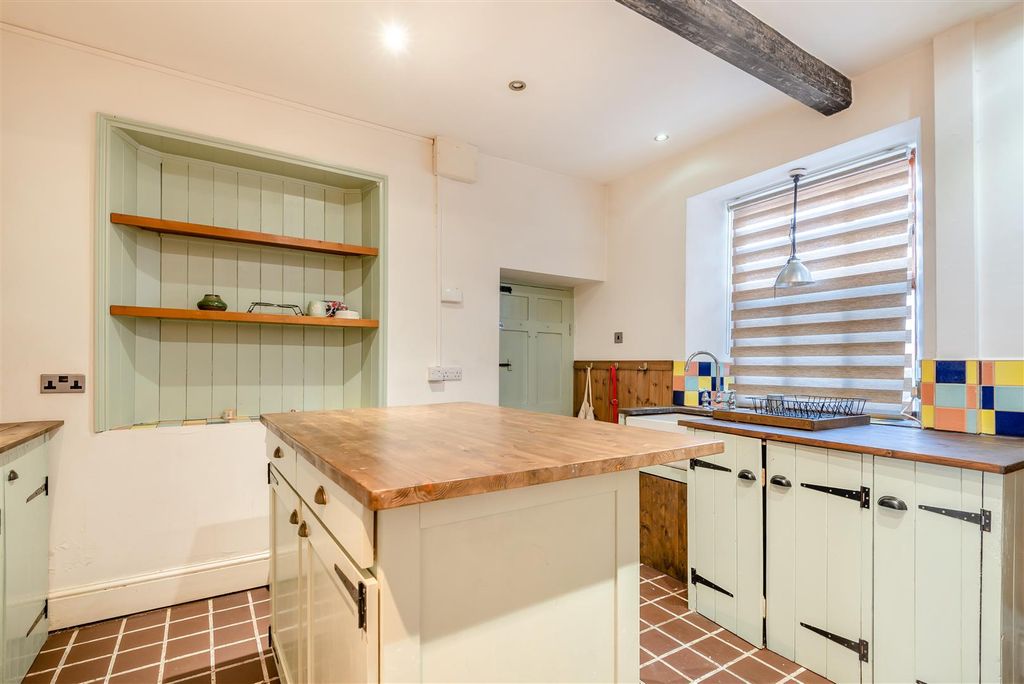 Property photo 3 of 23 8671519-Interior04.Jpg