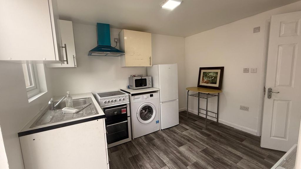 Property photo 1 of 5 One Bedroom Flat