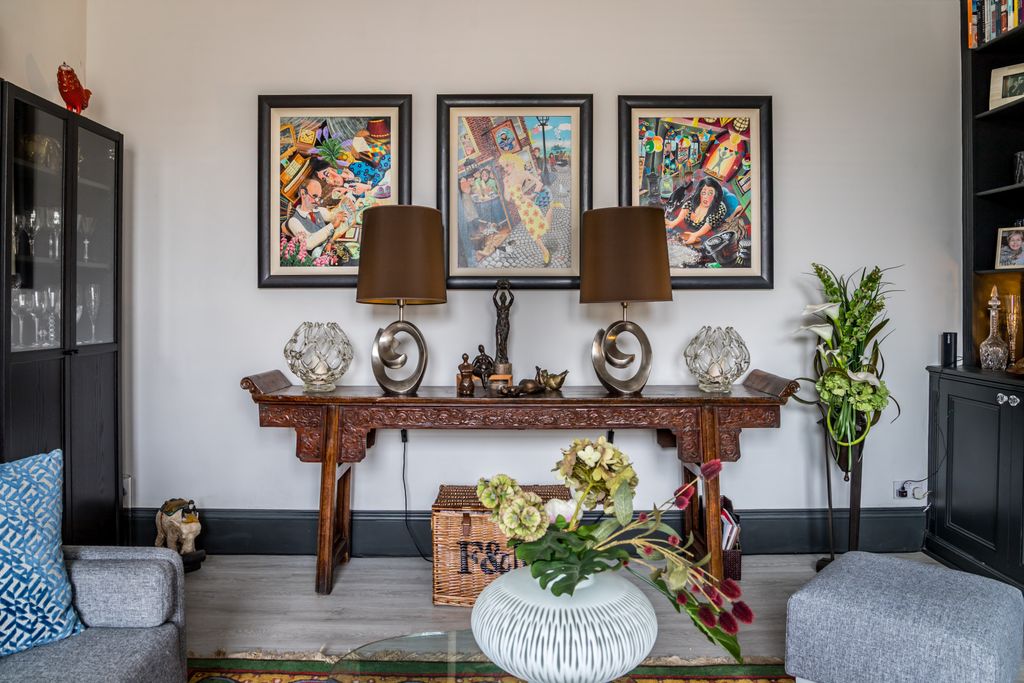 Property photo 2 of 26 House. Partnership