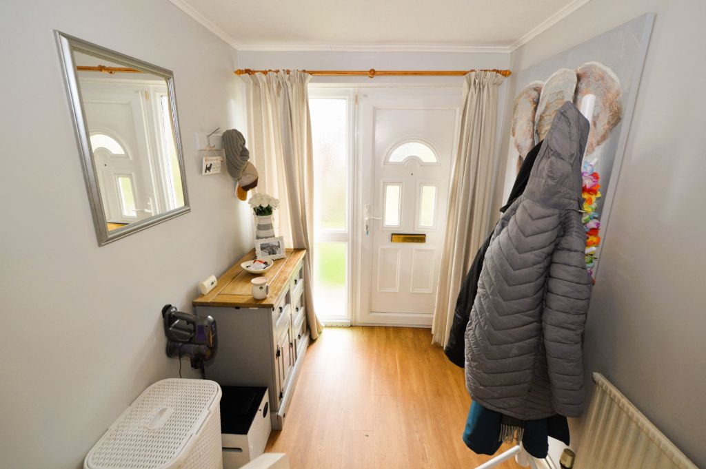 Property photo 3 of 14 Entrance Hall