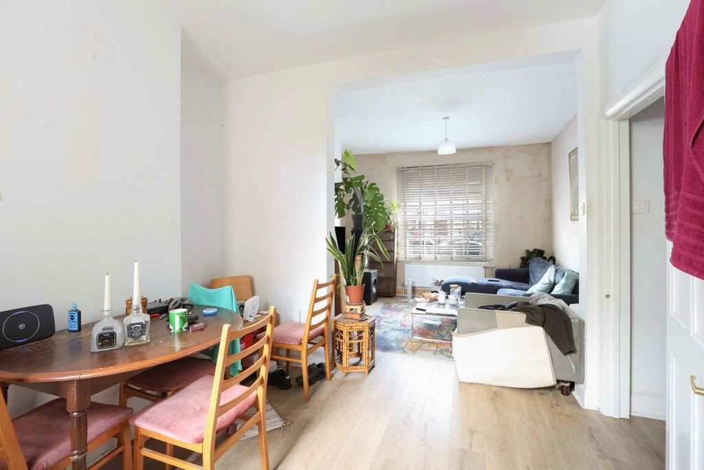 Property photo 3 of 10 2d77713A-723A-F11...