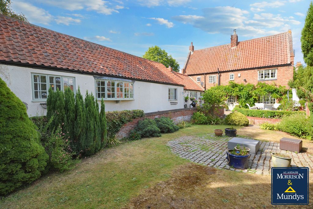 Property photo 1 of 33 Rear Aspect