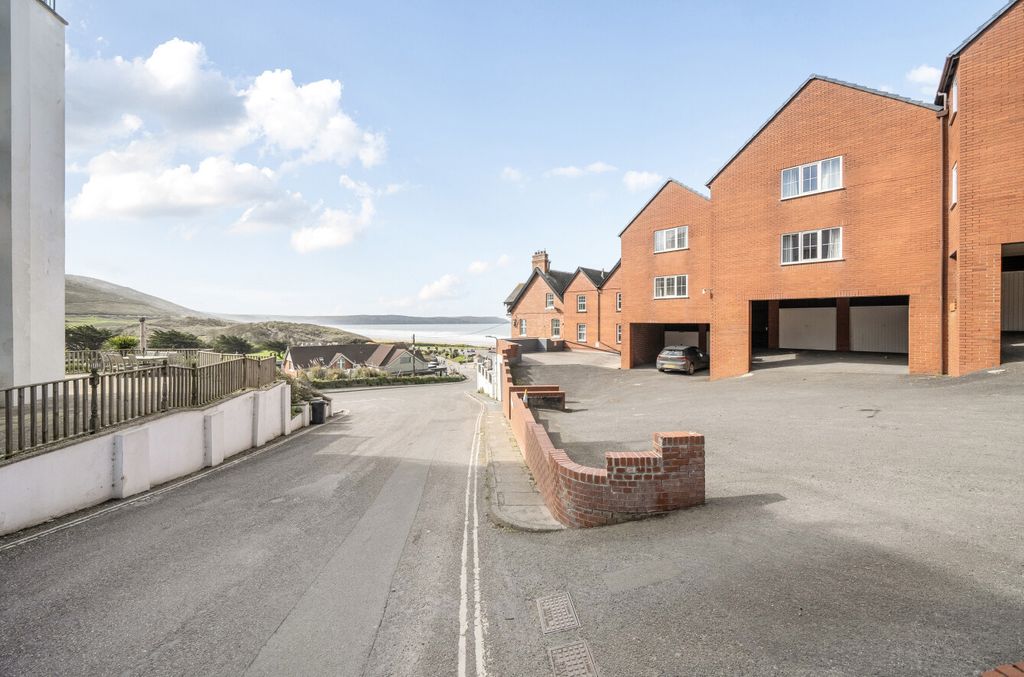 Property photo 1 of 18 1431064-2-69c5105...